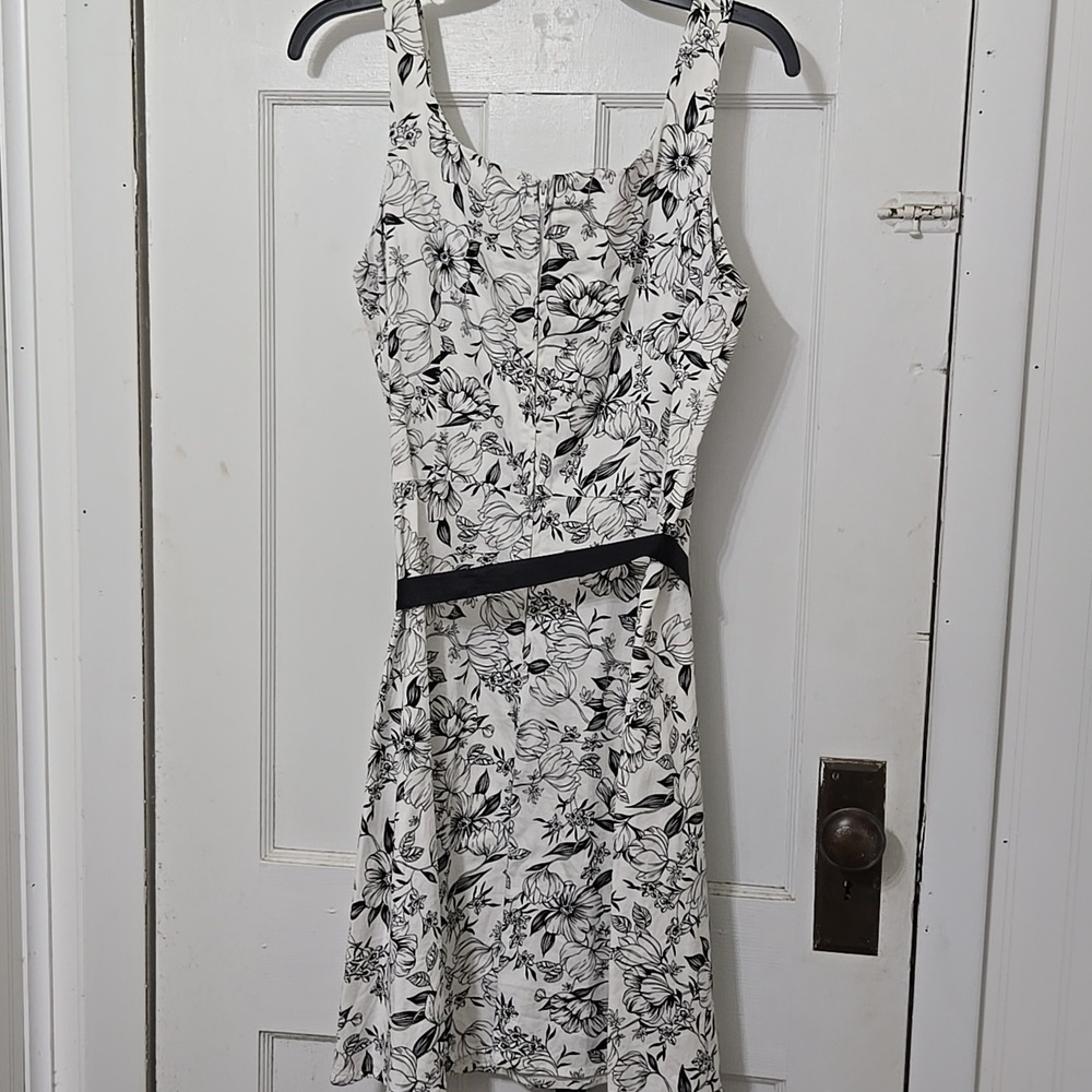 Alyn Paige Floral Black and White Dress 13/14 Belt & Zipper Back - Picture 3 of 4